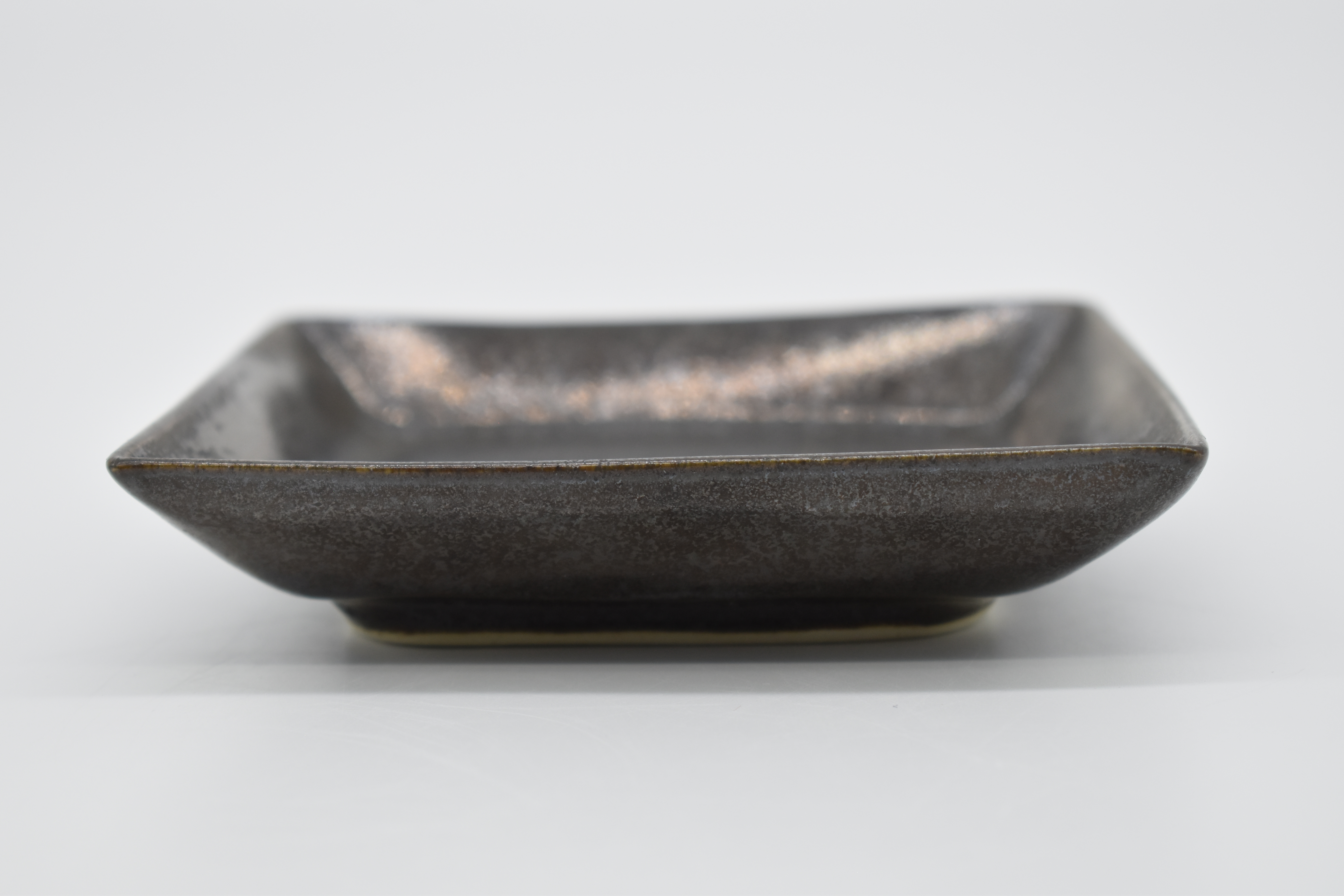陶芸作品「中皿」2点 カ1 oldwhite いちごと鳥のお皿（焼き色幅あり） - 益子焼の