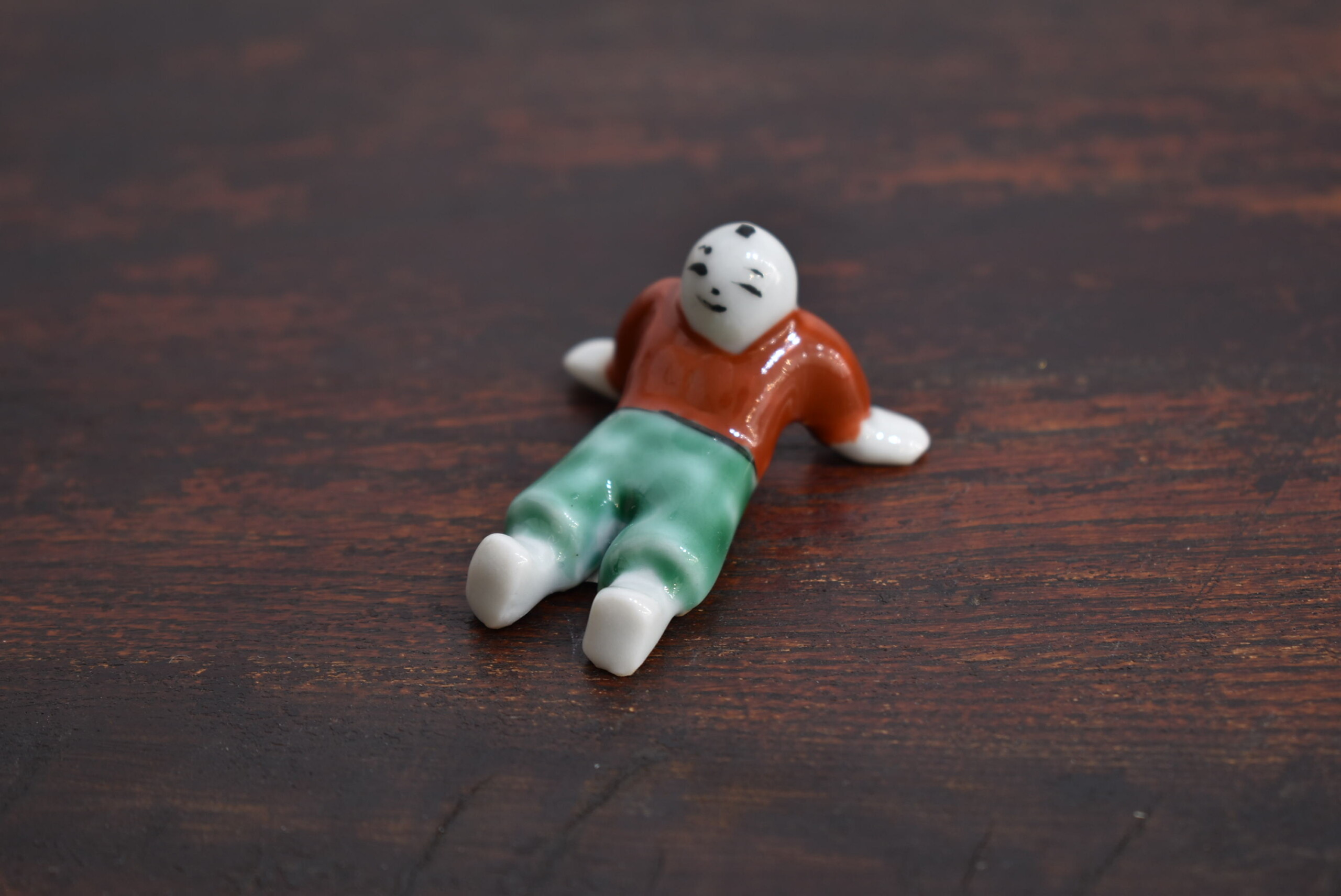 新道工房 色絵 やる気のない唐子箸置き - 世田谷雑貨店LOU&DECO